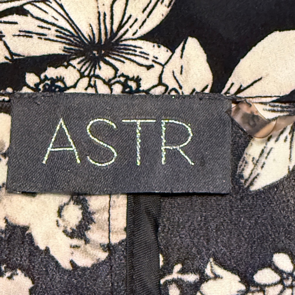 ASTR Black Ivory Floral Open Front Lightweight Blazer Kimono Jacket Top Small - Picture 4 of 15